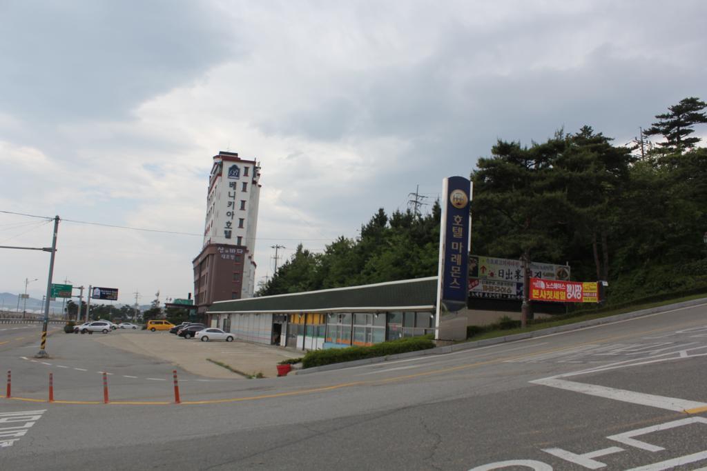 Benikea Hotel Mountain & Ocean Daepohang Sokcho Exterior foto