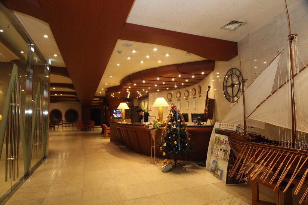 Benikea Hotel Mountain & Ocean Daepohang Sokcho Exterior foto