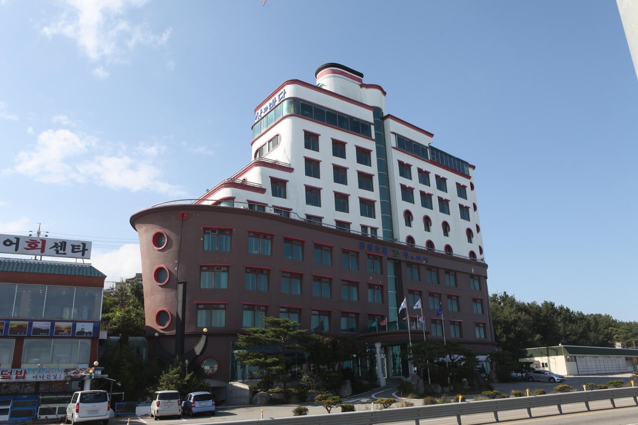 Benikea Hotel Mountain & Ocean Daepohang Sokcho Exterior foto